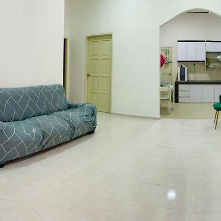 Nurul Amin Guest House Pantai Cahaya Bulan 哥打巴鲁 外观 照片